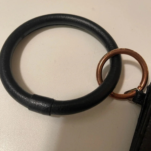 Coodens leather wallet with wristlets zipper and magnet closure lots of slots - Picture 3 of 12